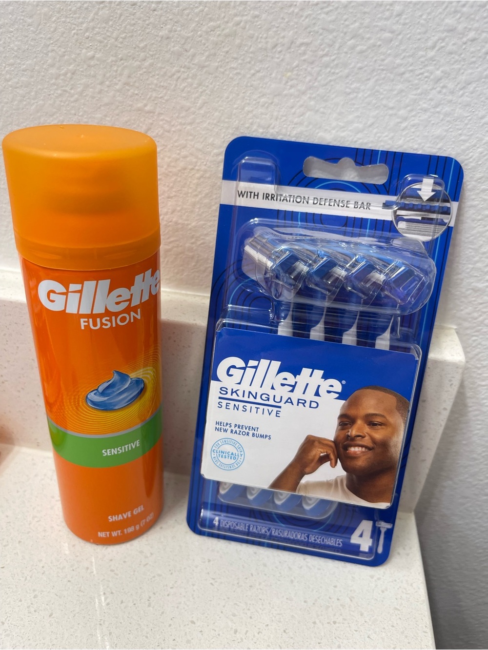 Gillette SkinGuard Sensitive Disposable Razors +Fusion Sensitive Gel Gift Set